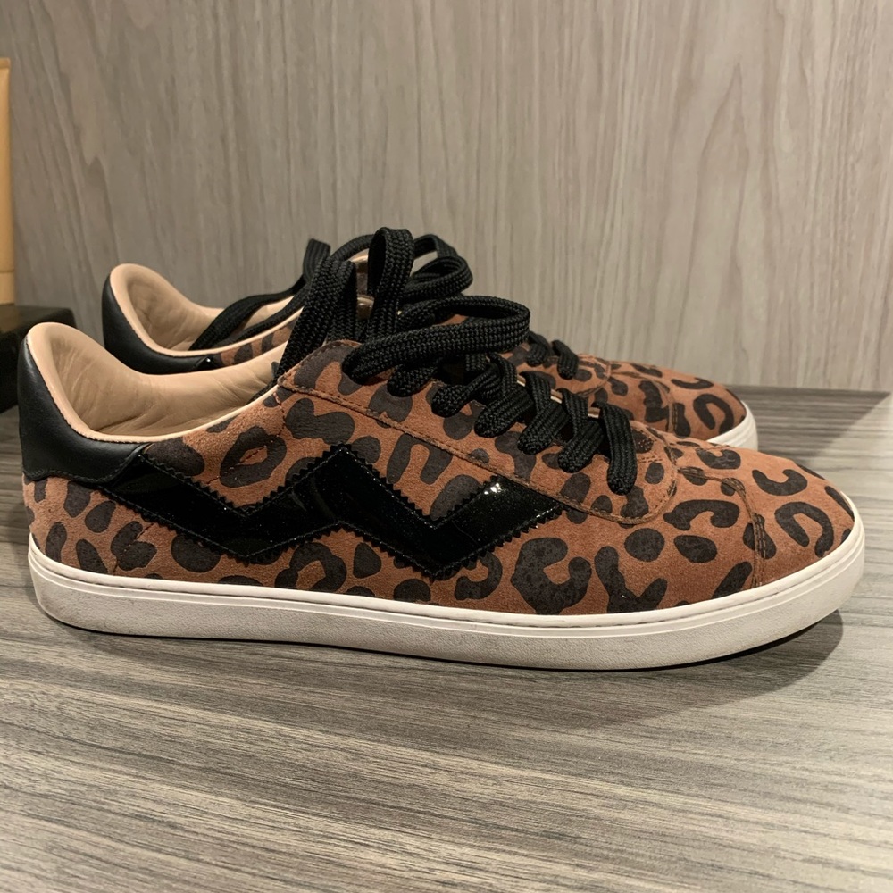 Leopard print sneaker